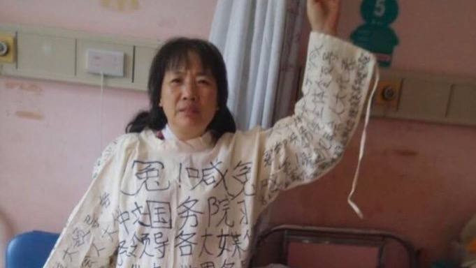 重庆丰都母女遭暴力执法：校园霸凌恶果延续，生命垂危无人救