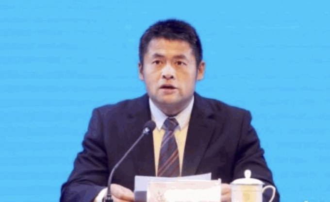 腐败与丑闻齐飞：曾鹏鑫的“代表资格”终止背后的荒诞与讽刺